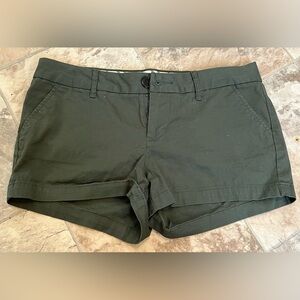 MAC Cosmetics Green Cargo Shorts Casual Style